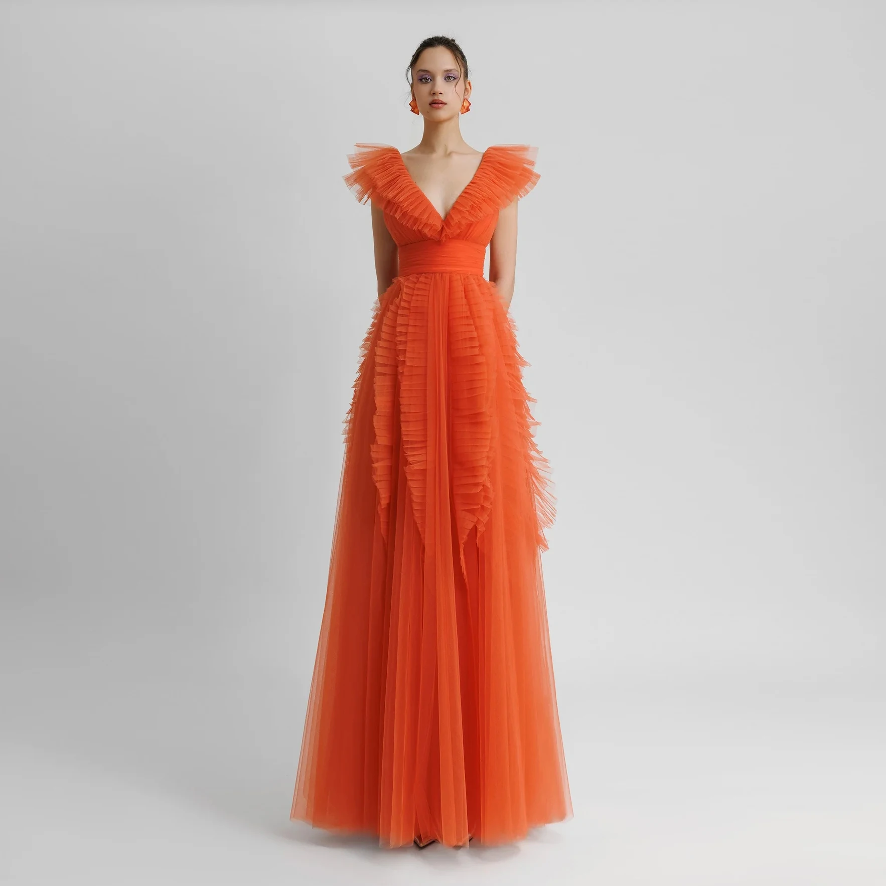 Vestidos largos de tul cruzado plisado con tirantes decorados con cuentas Mandarina main image 1