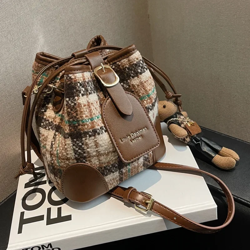 High-Grade Versatile Crossbody Bucket Shoulder Small for Women 2024 Spring New Plaid Commuter Women's Bag
