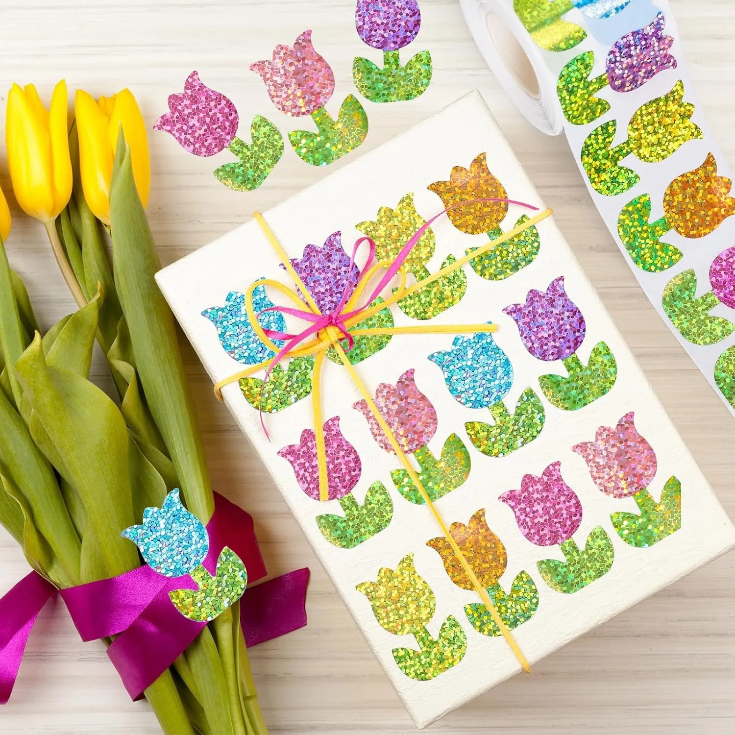 500 Pcs Bee Stickers Roll Laser Bumble Bee Seal Stickers Cartoon Animal Waterproof Self-Adhesive Reward Decals for Jars Bottle