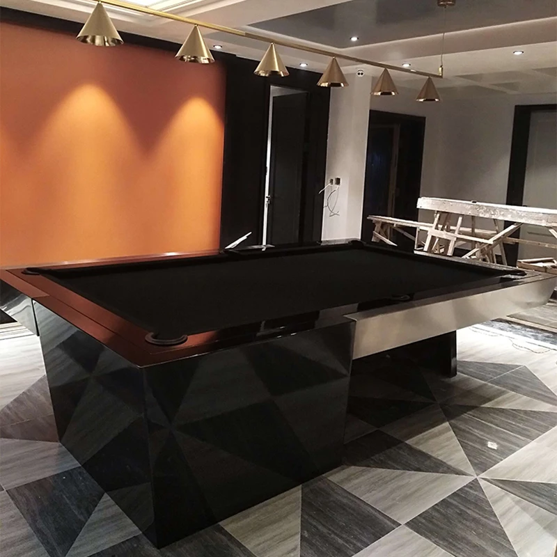 Традиционный современный бильярдный