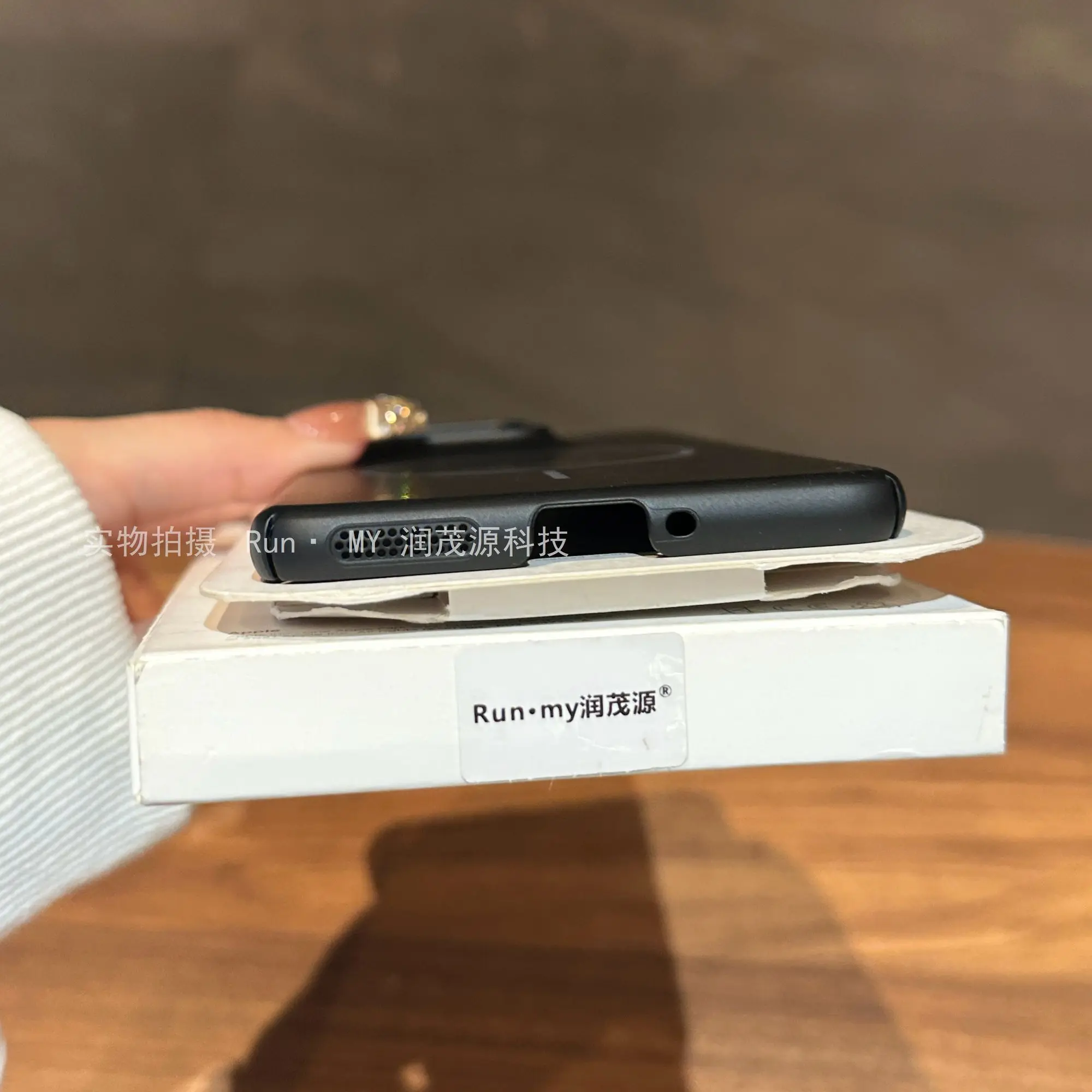 Magnetic Frosted Skin-Friendly Ultra-Thin Shockproof Phone Case