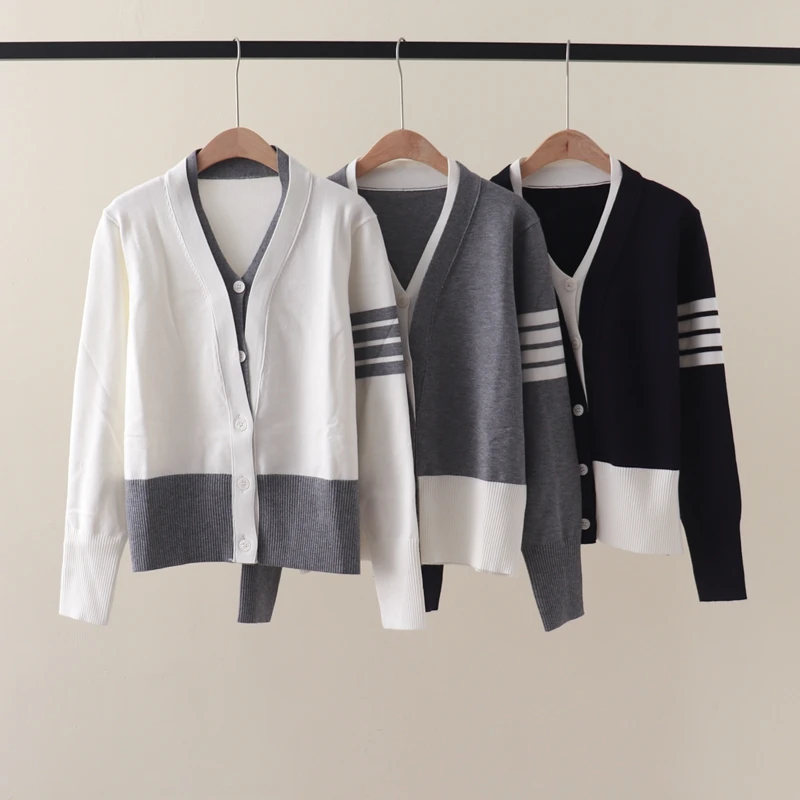 

Autumn and Winter New Fake Two Piece College Style V-Neck Loose Knitted Cardigan Sweater Stripe Splice Slim Top