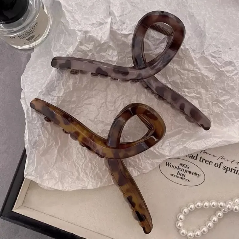 Leopard Print Hair Clip Image 3