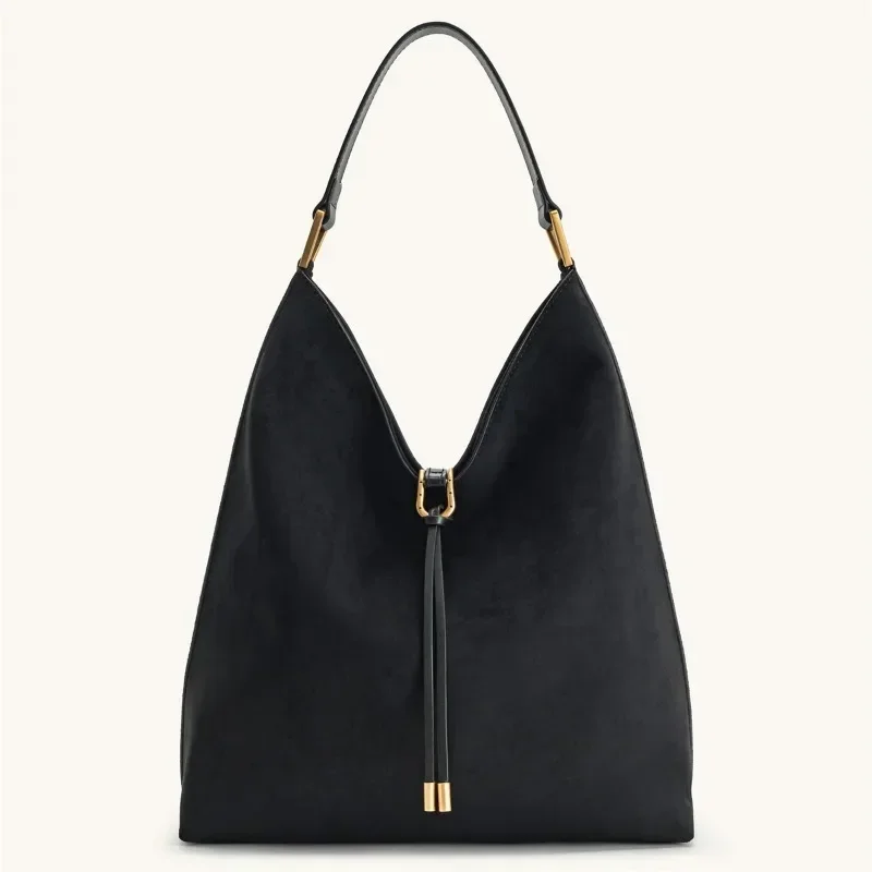 حقيبة كتف JW PEI Aria ذات سعة كبيرة من جلد الغزال...