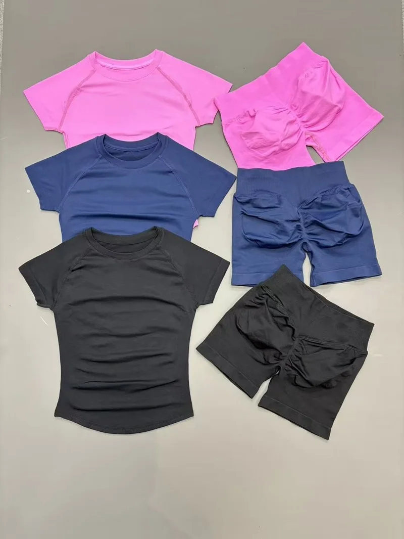 Ensemble de sport 2 pièces pour femme : T-shirt à manches courtes taille basse et short, idéal pour la gym, l'entraînement, le fitness, le jogging, le yoga – Doux et extensible 1 Ensemble de sport 2 pièces pour femme : T-shirt à manches courtes taille basse et short, idéal pour la gym, l'entraînement, le fitness, le jogging, le yoga – Doux et extensible 1
