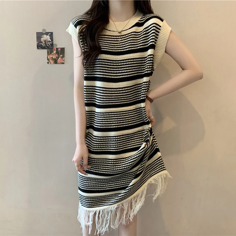 

2024 Summer Korean New Style Retro Fringe Hem Contrast Stripe Crew Neck Dress Grunge Style Knitted Long Skirt