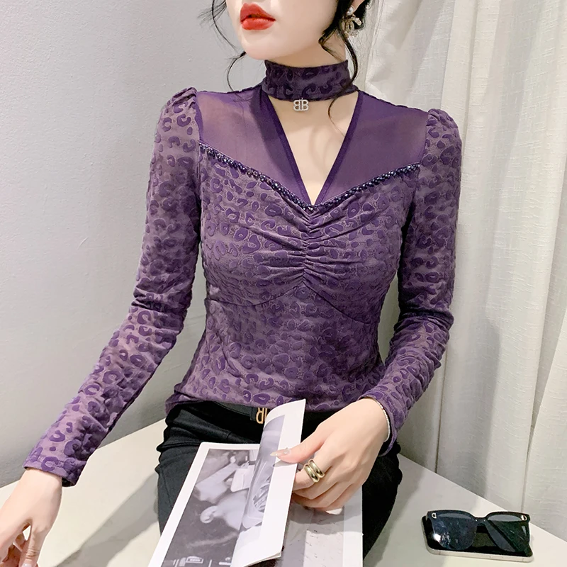 

Женская футболка с длинным рукавом, черная сетчатая футболка в европейском стиле с вырезами и блестящими бусинами, модель 2024 на осень и зиму, 311043