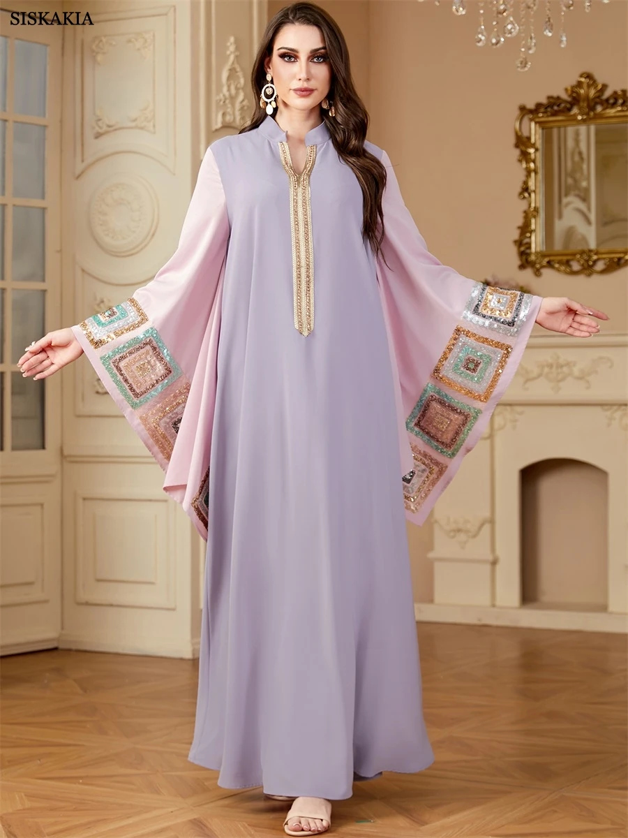 فستان طويل من Siskakia Ramadan Dubai مزين بالترتر...