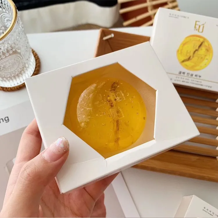 

Korean FUERSI Gold Foil Sophora Mite Removal Soap to remove blackheads, wash face, bathe and remove makeup