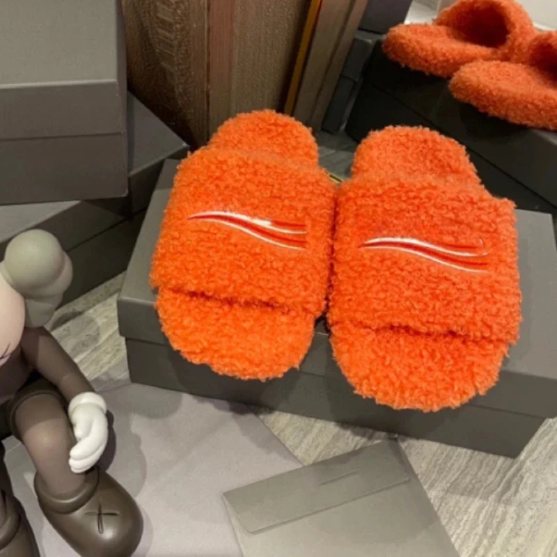 2024 European and American autumn and winter new ladies flat shoes, fashionable outerwear fluffy slippers