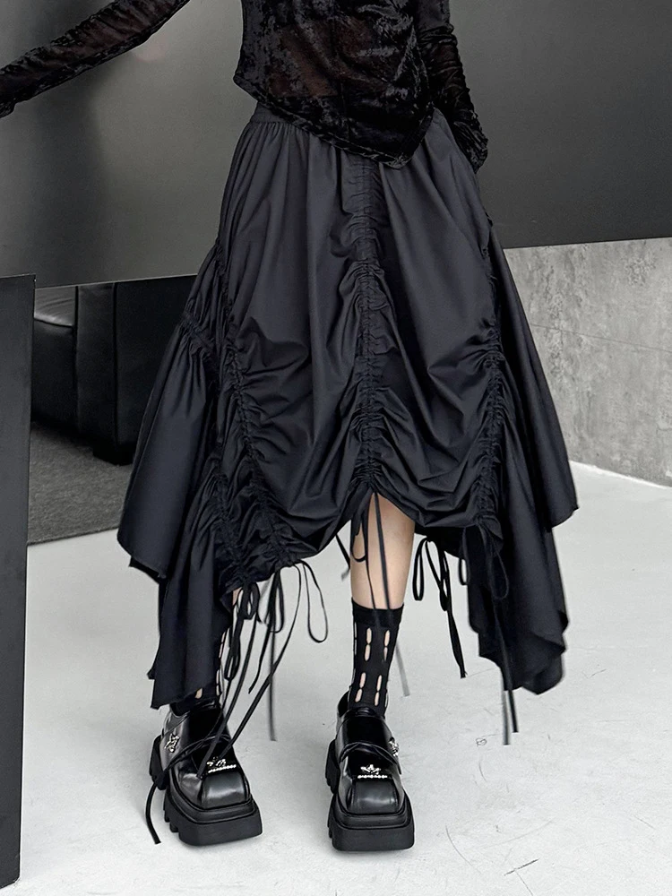 [EAM] High Elastic Waist Black Irregular Hem Drawstring Half-body Skirt Women Fashion Tide New Spring Autumn 2026  1DJ0643