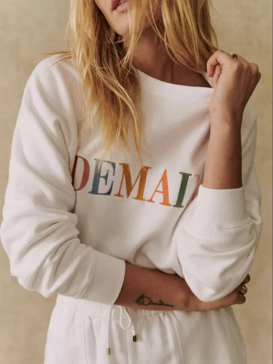 

Women's Sweatshirt 2023 New Fall Winter Colorful Letter Embroidery O-Neck Loose Casual Long Sleeve Pullover