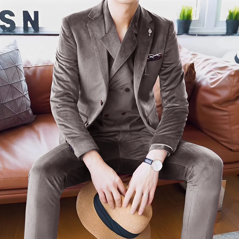 Рисунок 4 - Бархатный мужской костюм-тройка