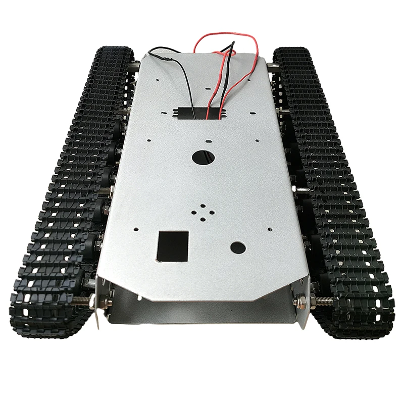 Robot tank chenilles télécommandé Arduino, vue détaillée du châssis métal DIY et des connectiques.