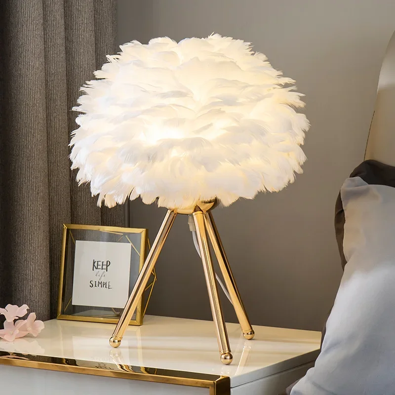 

Creative Bedroom Feather Table Lamp Modern Coffee Shop Wedding Christmas Decoration Romantic Goose Feather Bedside Night Light
