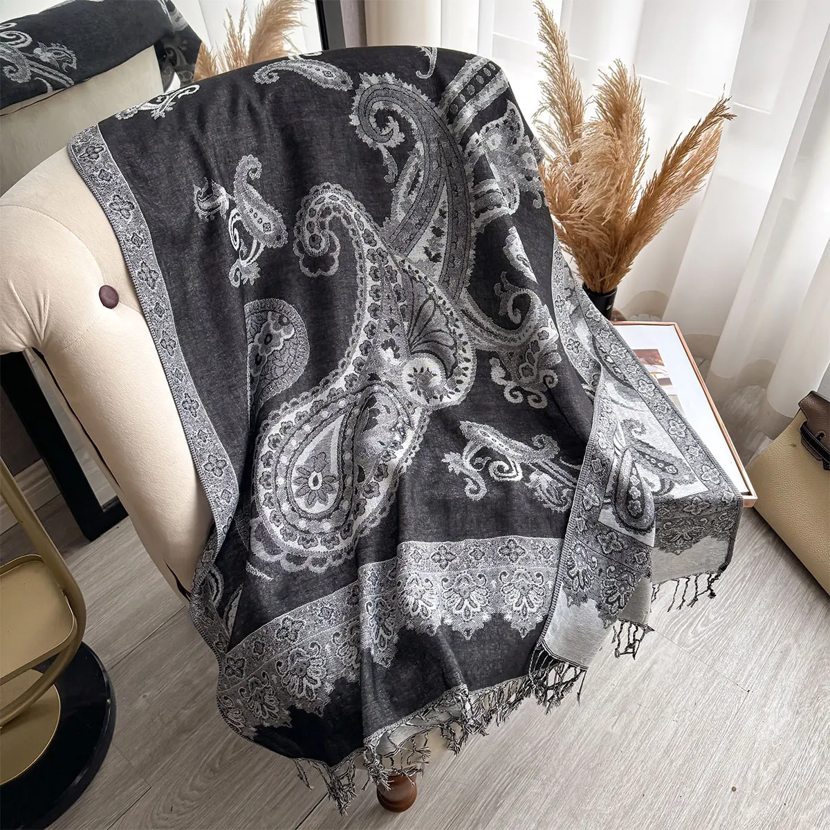 2025 Spring and Summer Luxury Bohemian Style Shawl Women Scarf Jacquard Paisley Pattern Designer Lady Muslim Hijab Pashmina