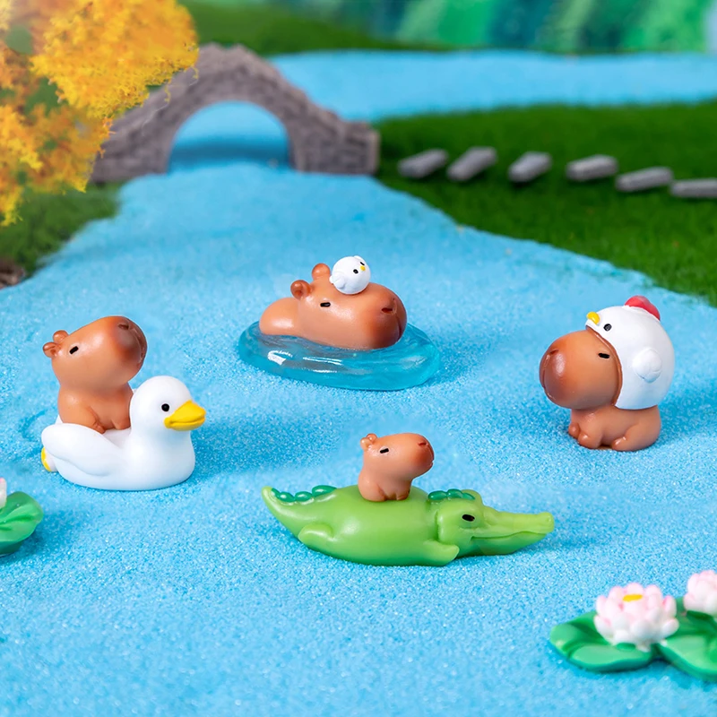 Cartoon Capybara Figura Capybara Ornamenti alla moda Figurine da cruscotto in miniatura per la collezione alla moda di compleanno di Natale