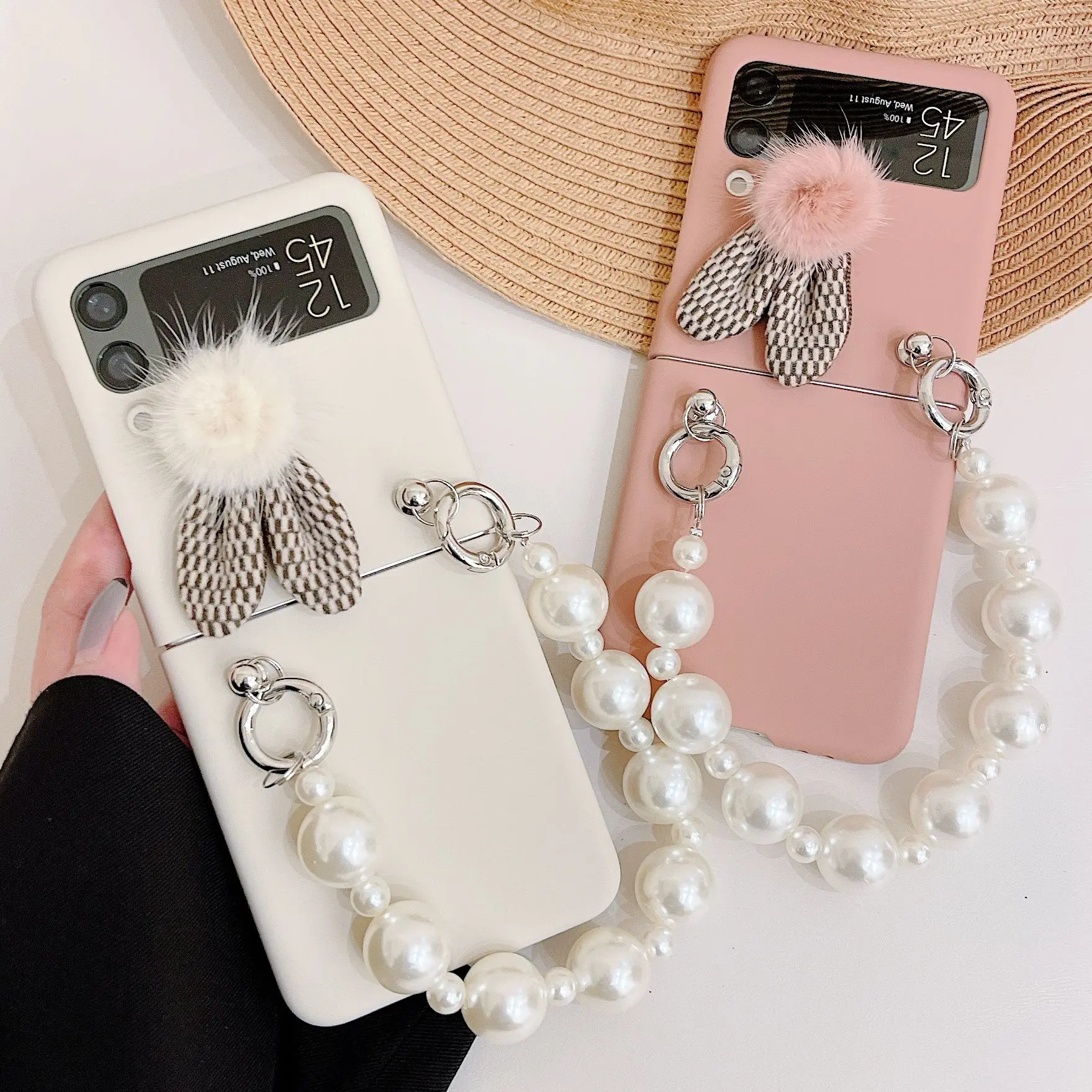 

Case For Samsung Galaxy Z Flip 3 4 5G Cover Plush Rabbit Ears Pearl Bracelet ZFlip3 ZFlip4 ZFlip 3 4 Phone Shell Cases