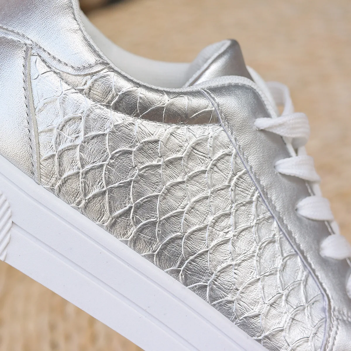 Übergrößen 42 Damen Gold Silber Sneakers Frühling Herbst Neue Damen Mode Schnürschuhe Weiche PU-Leder Boardschuhe Damen Freizeitschuhe – Detail 6