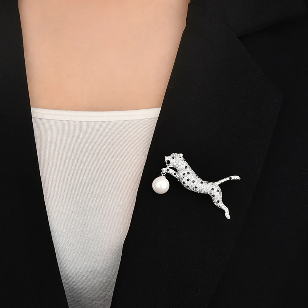 

Большая леопардовая брошь для скалолазания, шпильки, эмалированные броши в виде животных, зимнее роскошное ювелирное изделие, Новогодний подарок