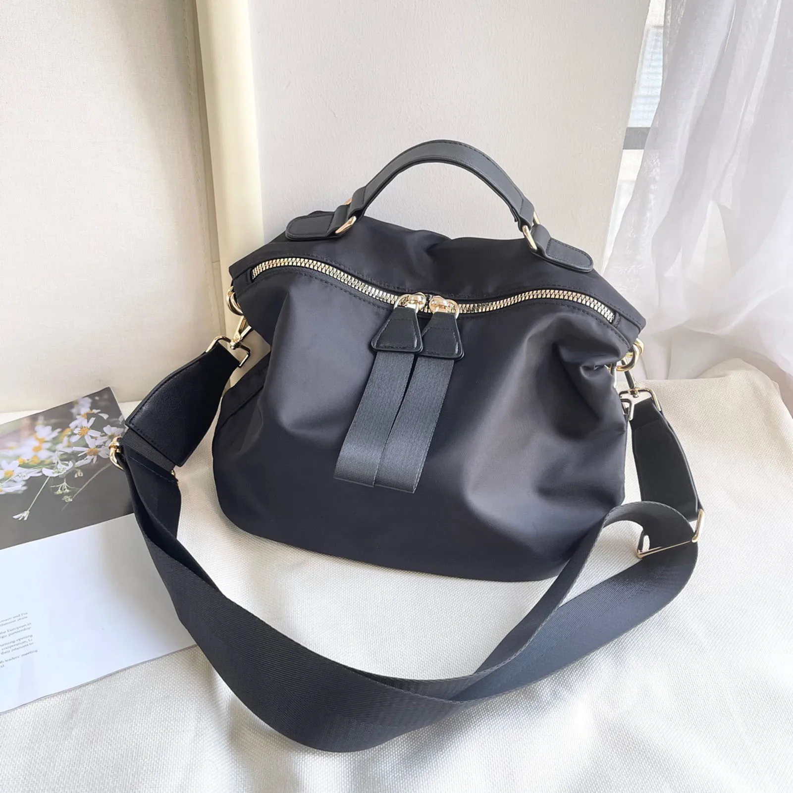 

Women's Casual Nylon Handbag Wear-resistant and Easy to Clean Shoulder Bag for Valentine's Day Girlfriend Gift H9