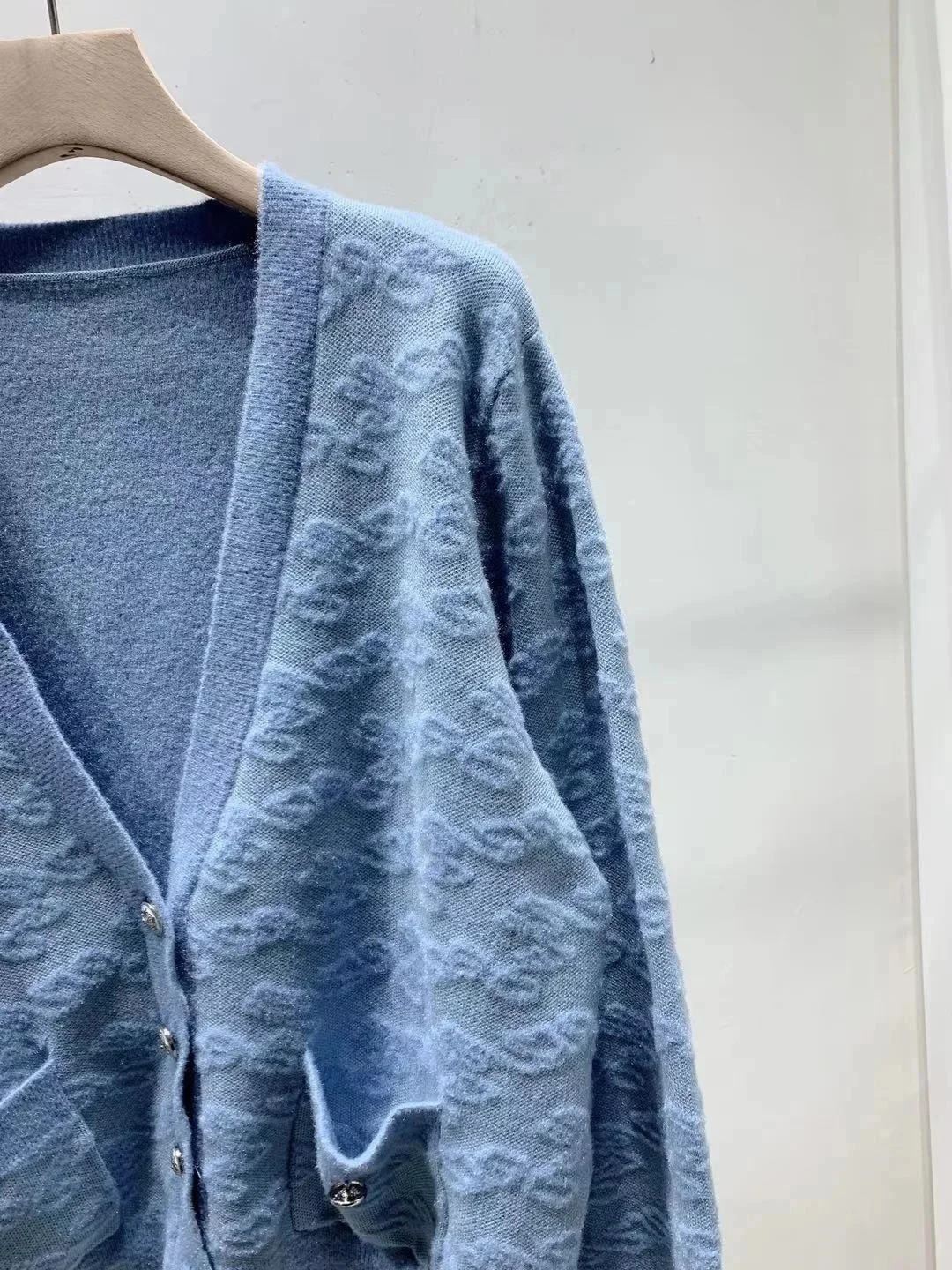 

Women V-Neck Jacquard Sweater Single Breasted Pockets Long Sleeve Spring Summer Knitted Cardigan S