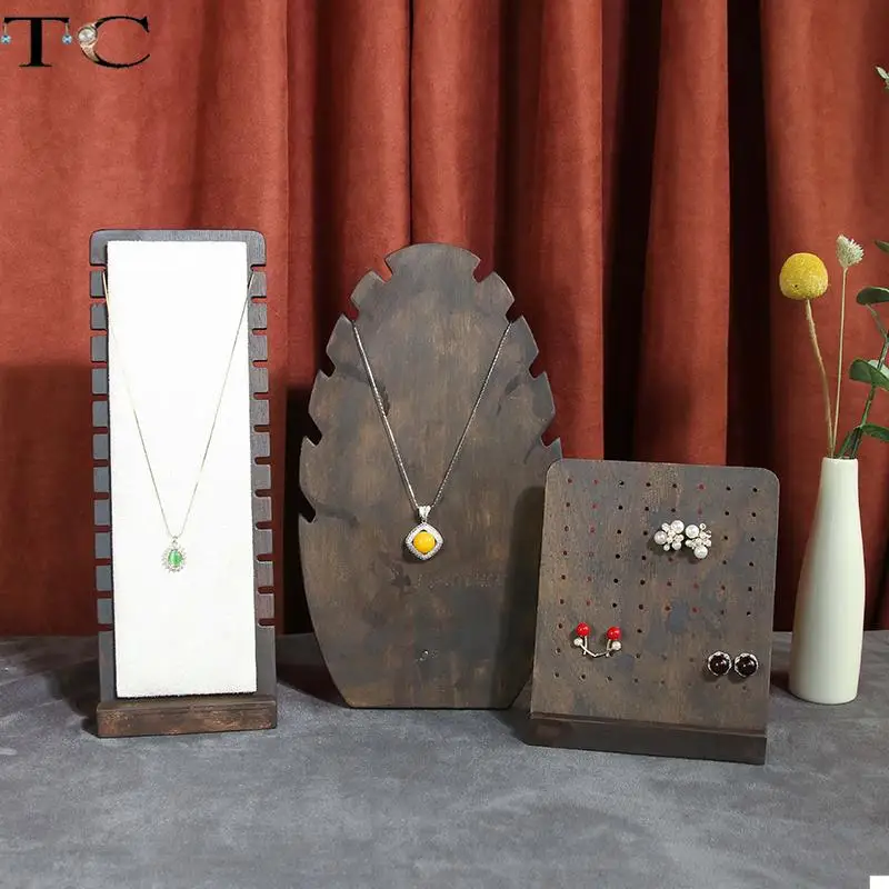 Рисунок 2 - Вешалка для демонстрации ювелирных изделий из ореха