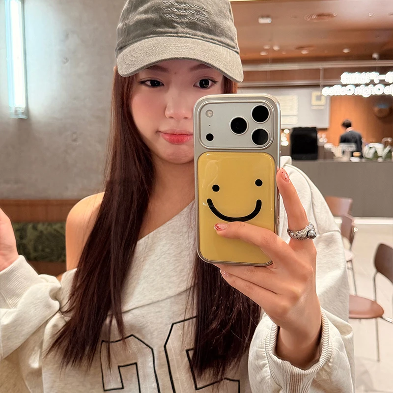 Minimalist Smiling Face Electroplated Drip Glue Phone Case