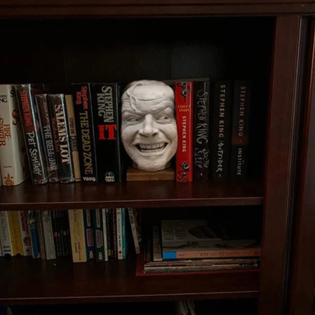 A Shining Bookend Könyvtár Szobora Itt Van Johnny Figurine Gyanta Kézműves Asztali Díszes Funny-Face Könyvpolc Szobor Dekoráció - Image 2
