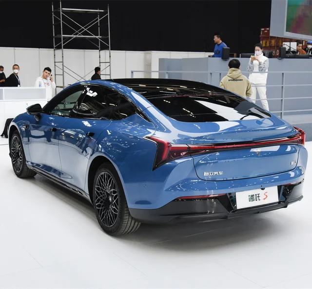 새로운 에너지 차량으로써의 럭셔리와 고성능을 동시에 제공하는 전기 자동차