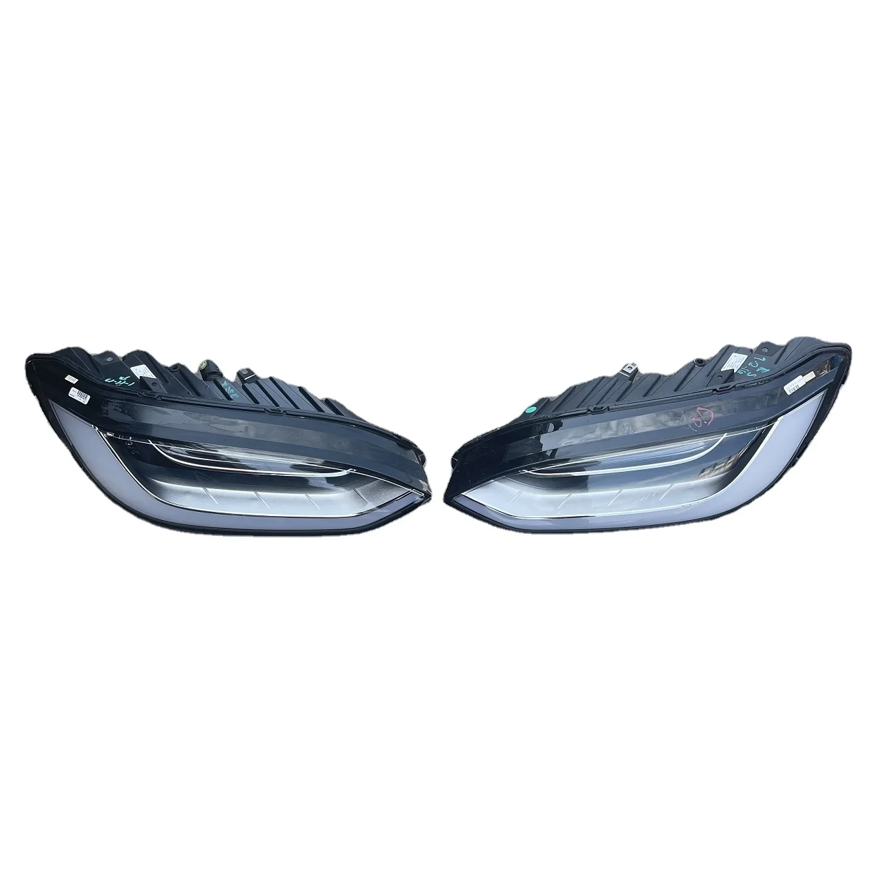 

Automotive LED headlights are suitable for modelX models.1034323-00-B