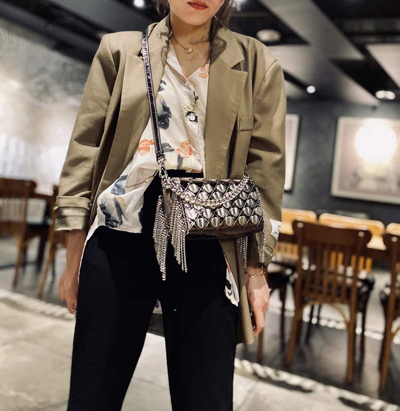 Fashion And Luxurious New Top Layer Cowhide Silver Glossy Horizontal Square Rivet Tassel Metal Chain Decoration Crossbody Women