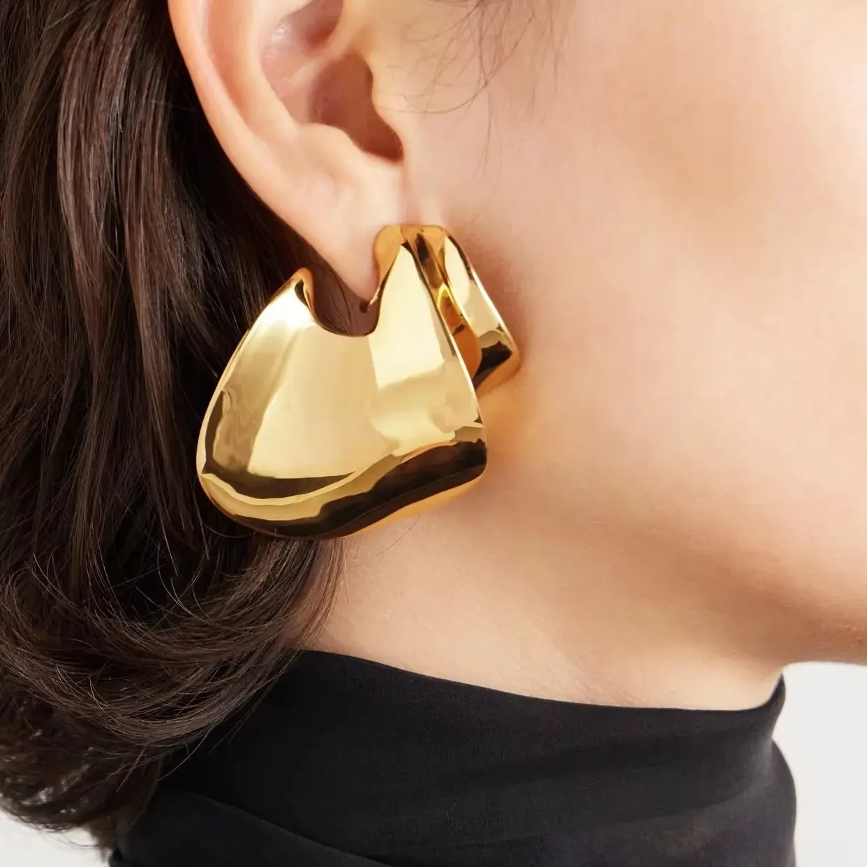 Fashion Designer Brand Gold Smooth Irregular Earrings Ear Clip Woman Top Quality Luxury Jewelry Trend