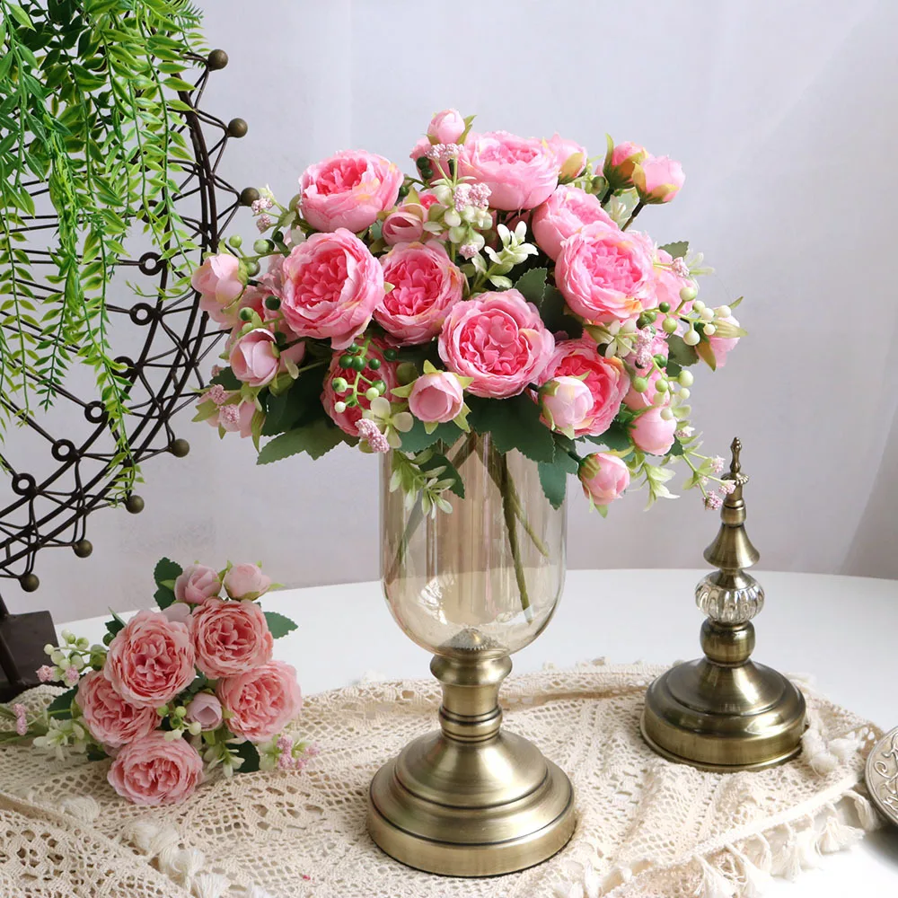 Bouquet da Sposa con Rose Persiane e Bacche Natalizie, Composizione Floreale Artificiale per Matrimoni, Accessori Decorativi per Casa e Stanza - Image 4