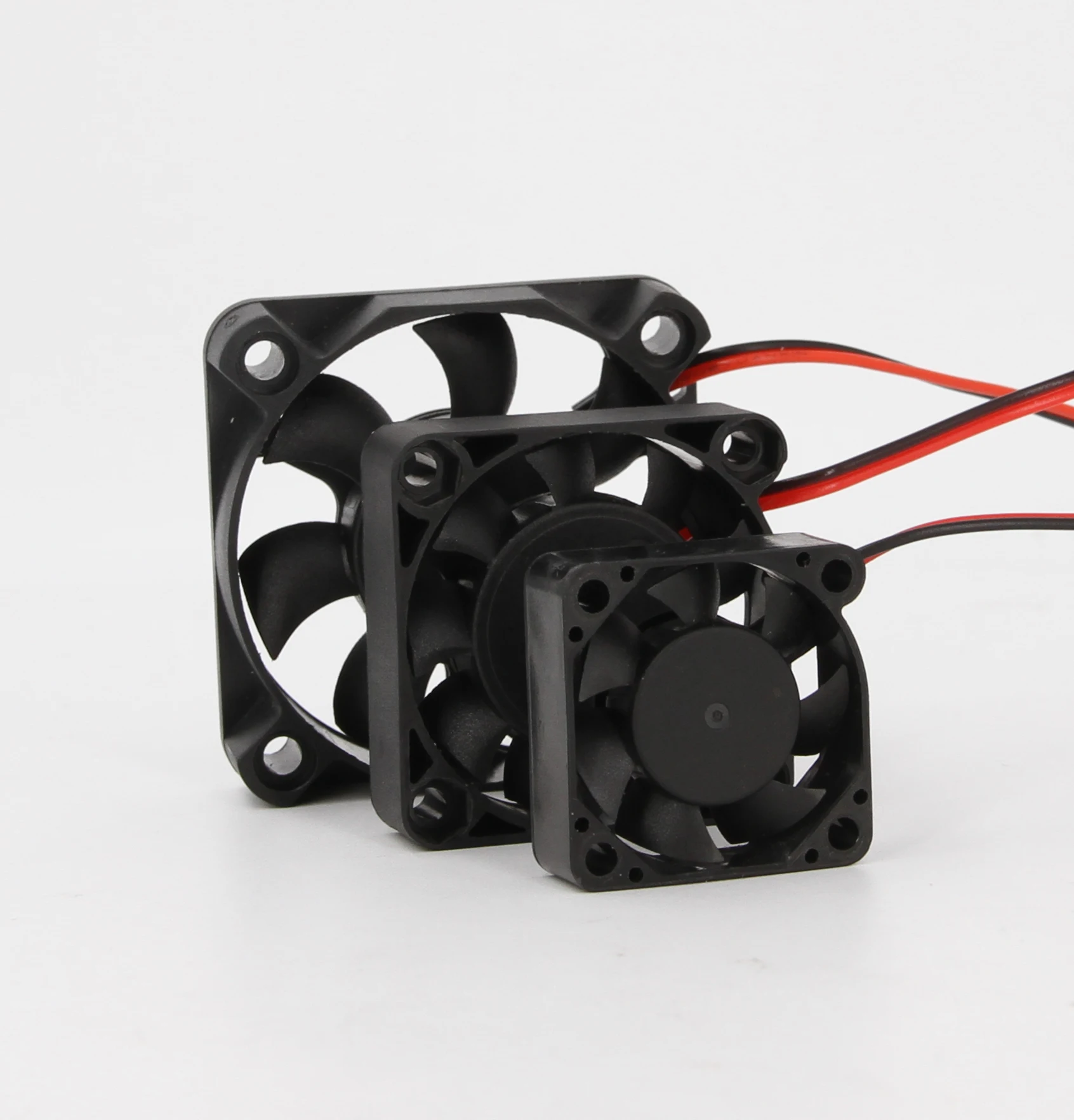 High-Performance RC Fan with Rapid Cooling and Adjustable Voltage