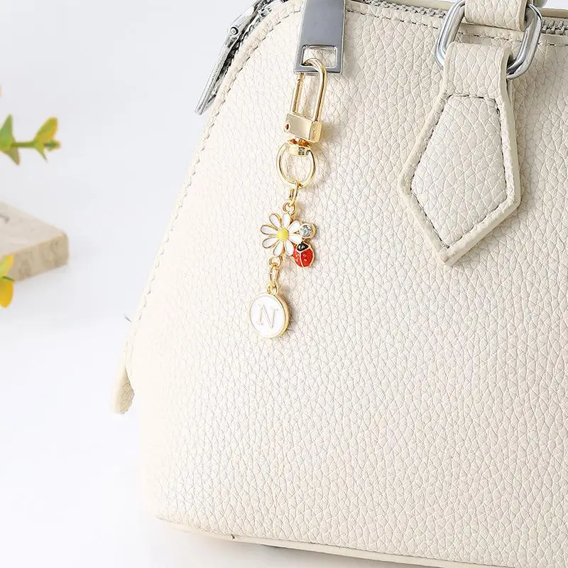 Marienkäfer A-Z Alphabet-Anhänger Schlüsselanhänger Initialen 26 Buchstaben Schlüsselketten Handtaschen-Ornamente DIY Mädchen Kinder Schmuck Geschenke – Detail 3