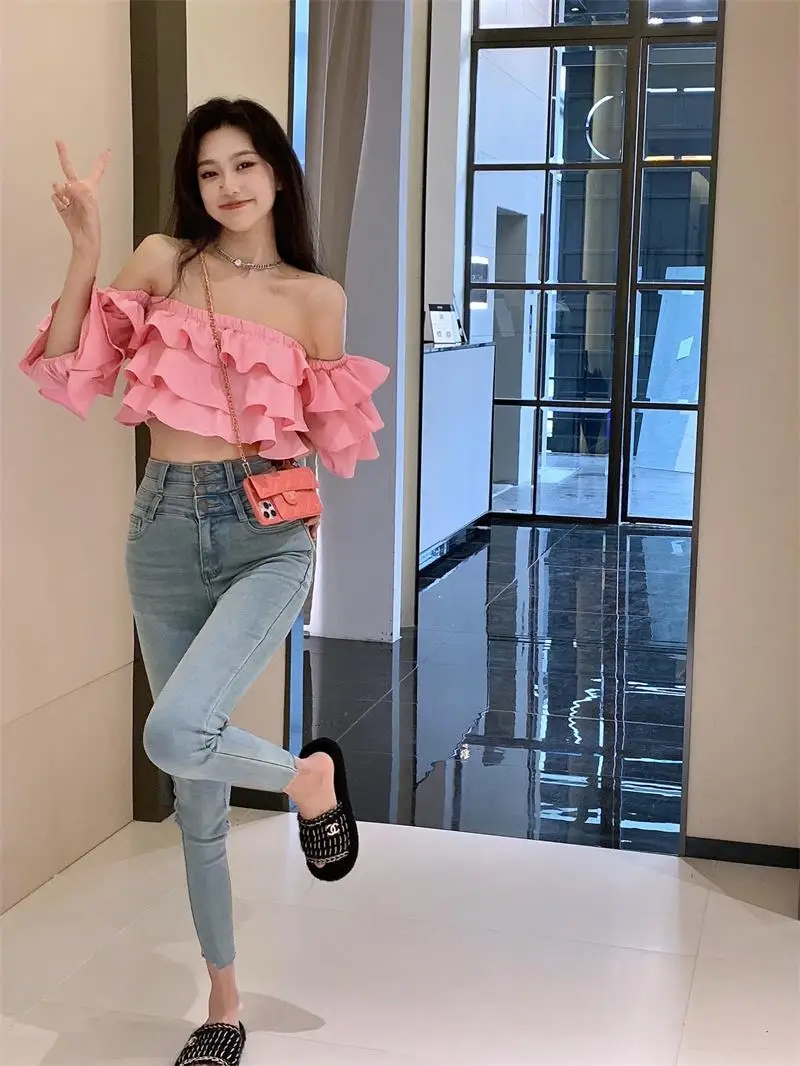 Blusa coreana con hombros descubiertos para mujer, blusa corta con volantes apilados, camisa de diseñador de verano de manga corta de gasa sexy, nueva