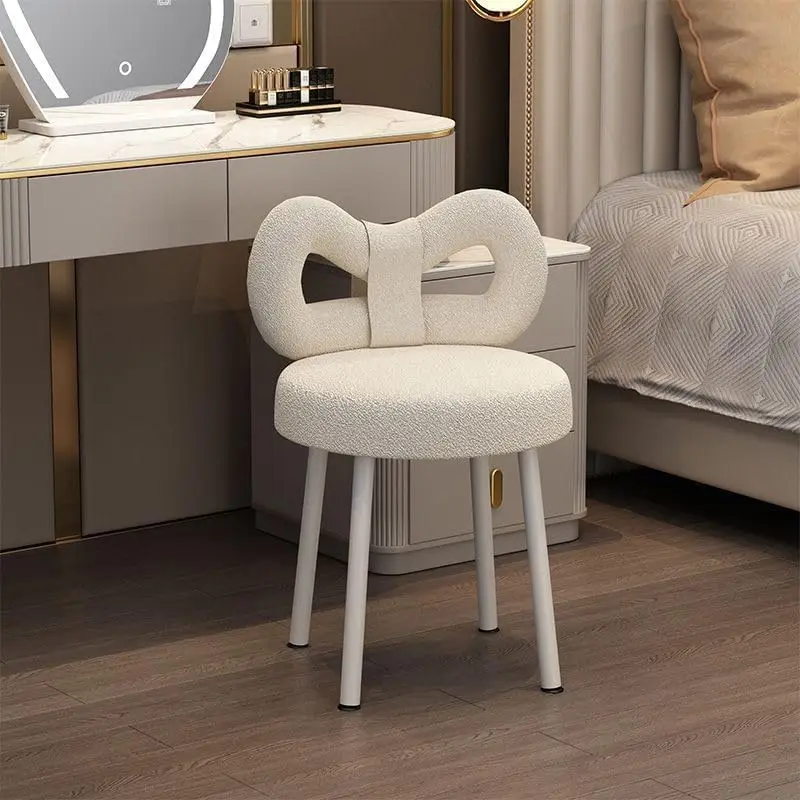 مقعد مكياج وردي مريح