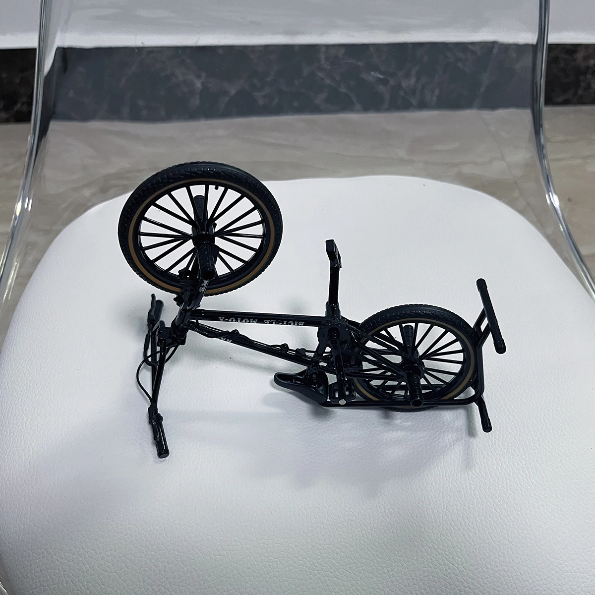 Bike Toys Finger Bike Toys 1:8 Model Alloy Bicycle Diecast Decoration Mountain Finger Mini Black Metal Bike Simulation Collection Gifts Toys for boys