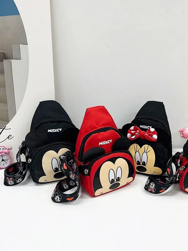 Disney Mickey Mouse chest bag, crossbody bag, fashionable mini waist bag, versatile and cool bag, easy to carry when traveling,