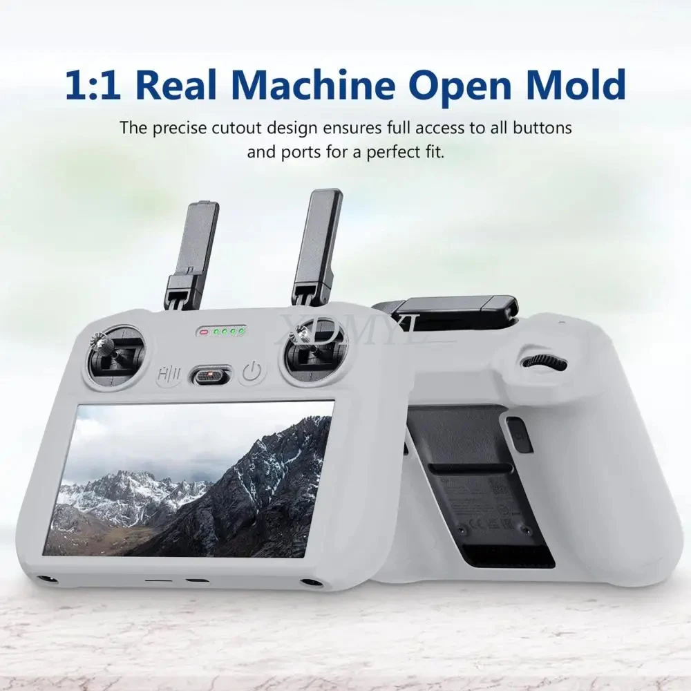 Housse de protection silicone pour télécommande DJI RC, antichoc et antidérapant, installée sur la télécommande avec les sticks visibles.