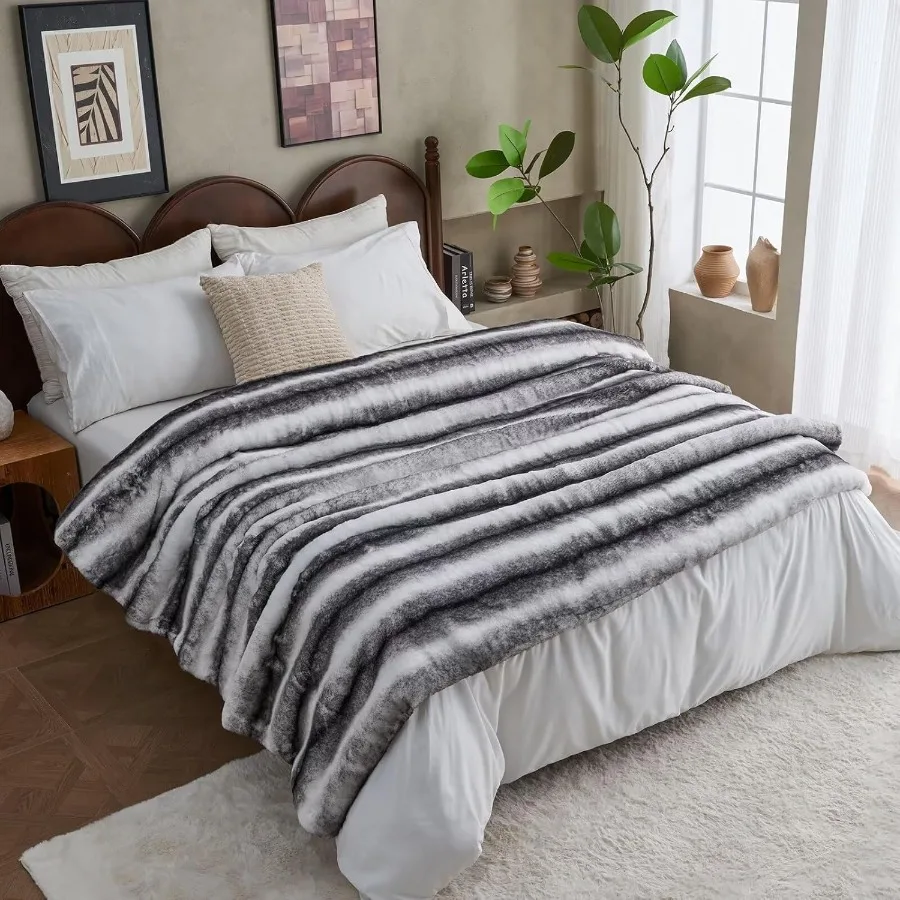 Luxury Faux Fur Blanket Soft Warm Plush Blankets for Couch Sofa Bed Fluffy Thick Throws for Bedroom Office Living Room Decorati