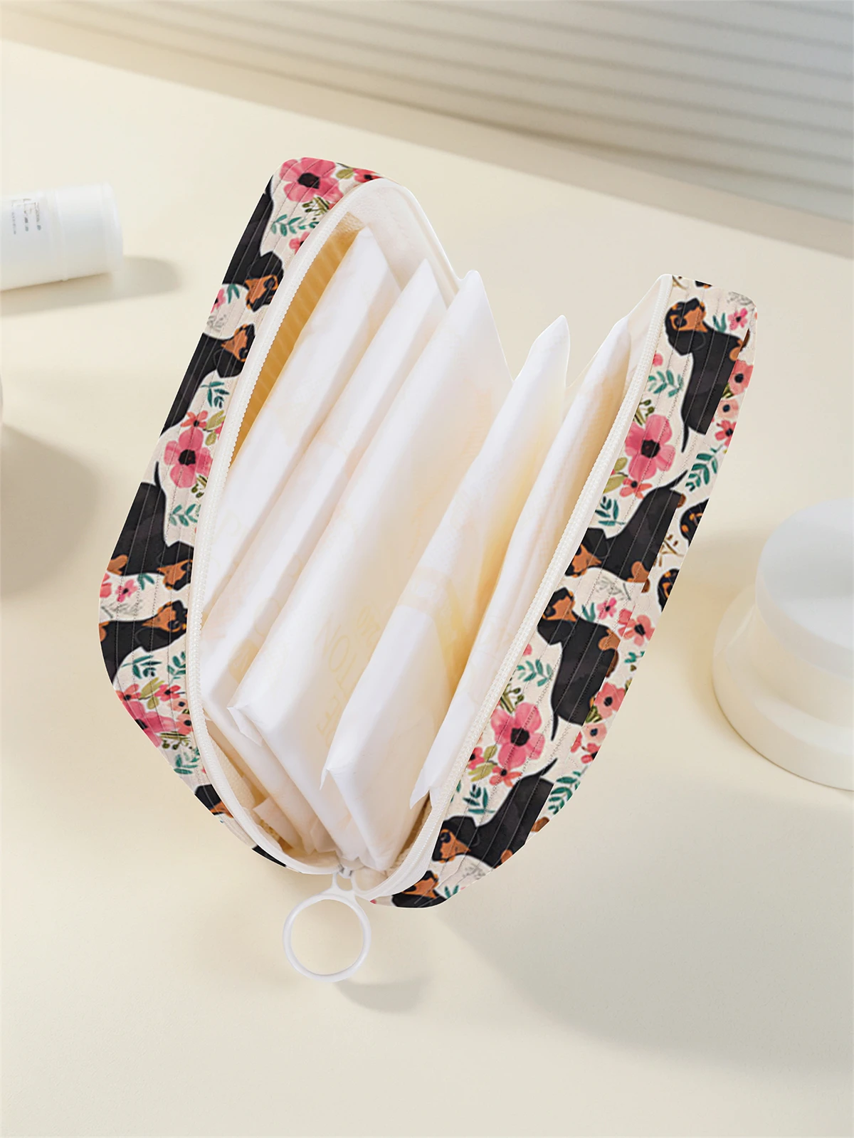 Cartoon dog and flower pattern printed sanitary napkin storage bag, women's lightweight tissue bag, sanitary tissue bag