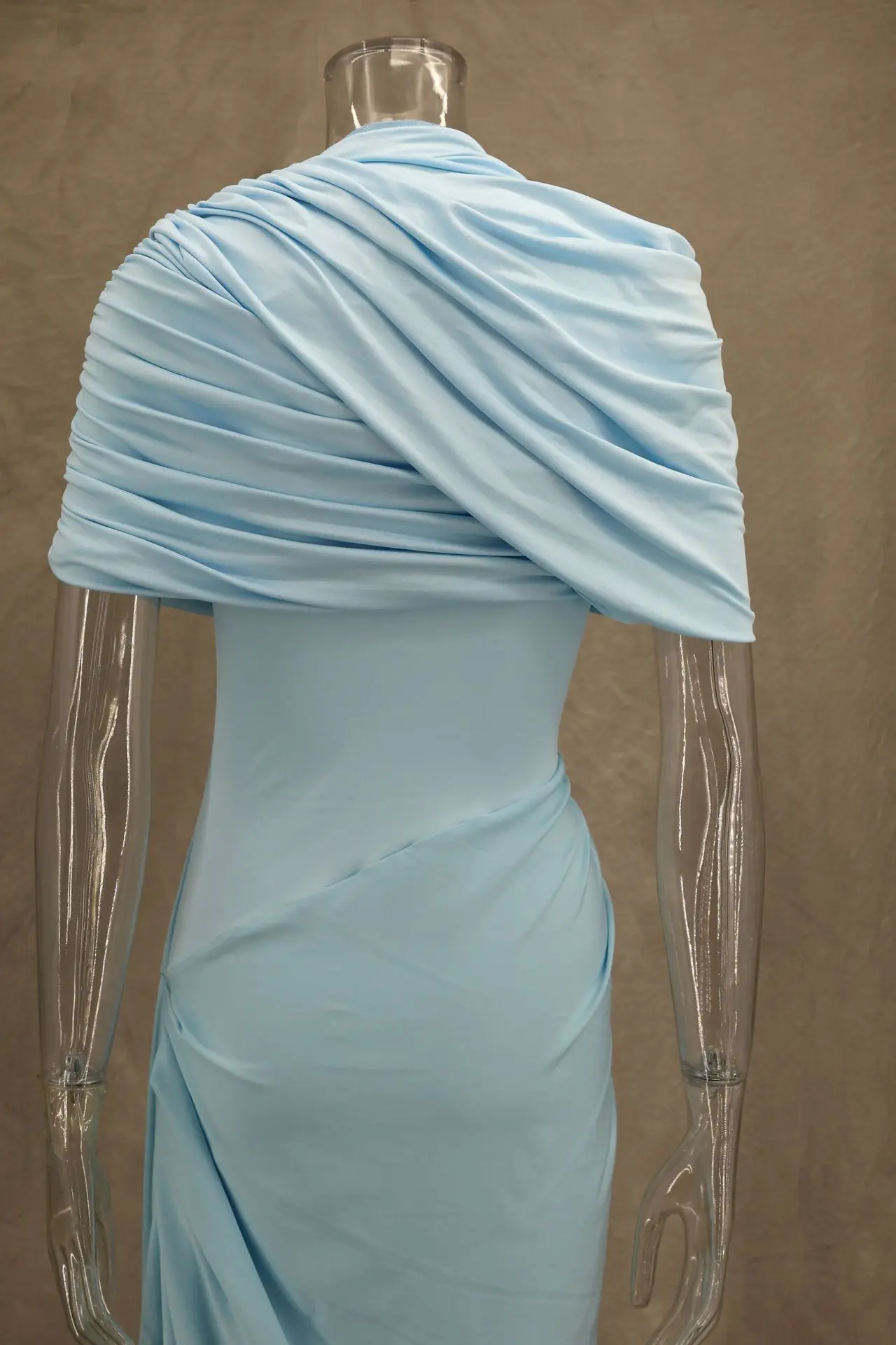 فستان أزرق طويل غير منتظم 2025