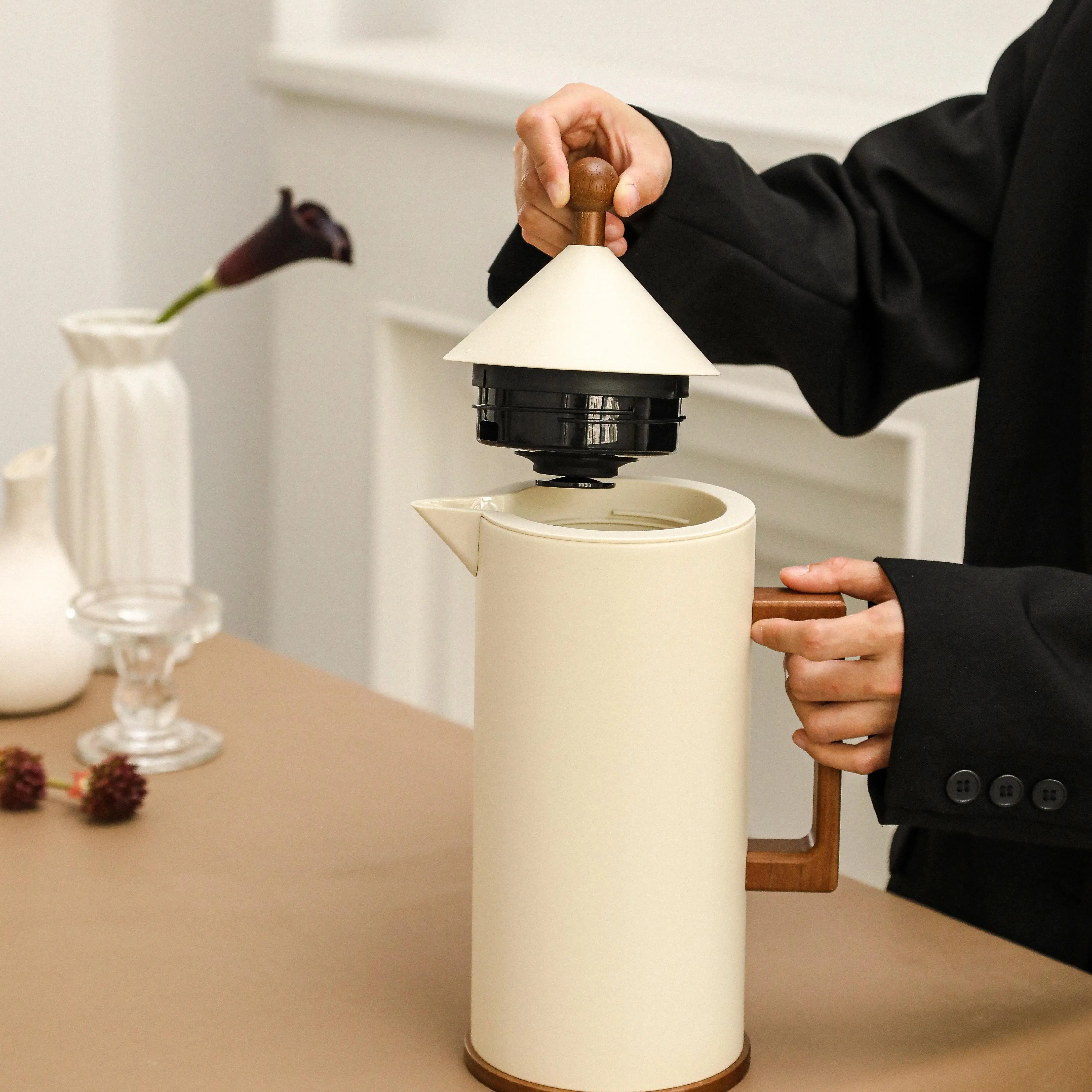 ترمس قهوة ستانلس ستيل مقبض خشب