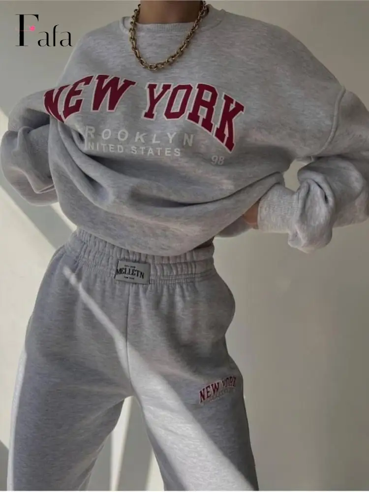 طقم رياضي نسائي مكوّن من قطعتين ( بنطال واسع + سوي...