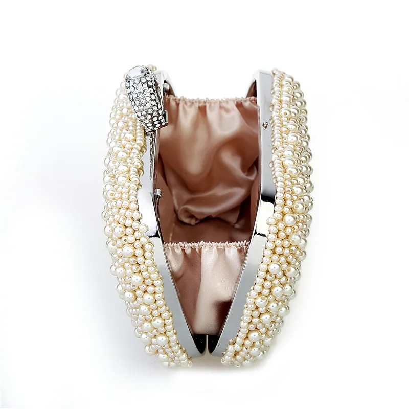 حقيبة عشاء جديدة مزينة بحلقة من اللؤلؤ المقلد، وهي...