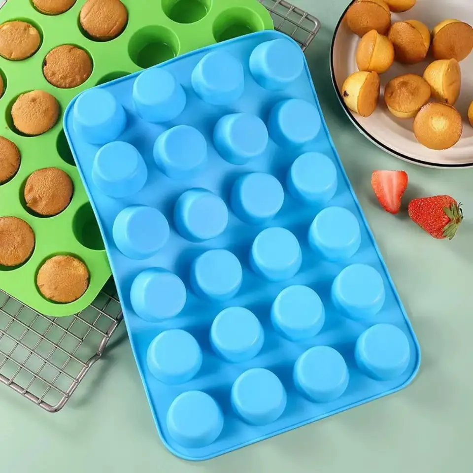 Socluer Mini stampo per muffin in silicone, 2 pezzi, 24 tazze, piccoli pirottini per cupcake, brownies, torte, budino