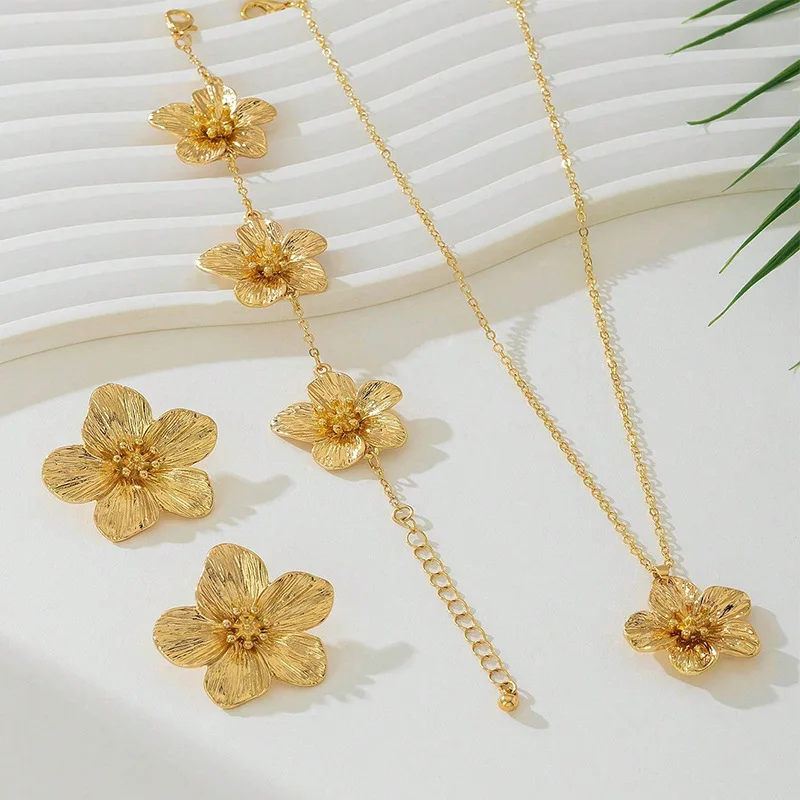 Fashionable And Elegant Jewelry Set, Flower Pendant Necklace, Bracelet, Earrings, Simple Five-Petal Flower Choker Necklace - 4