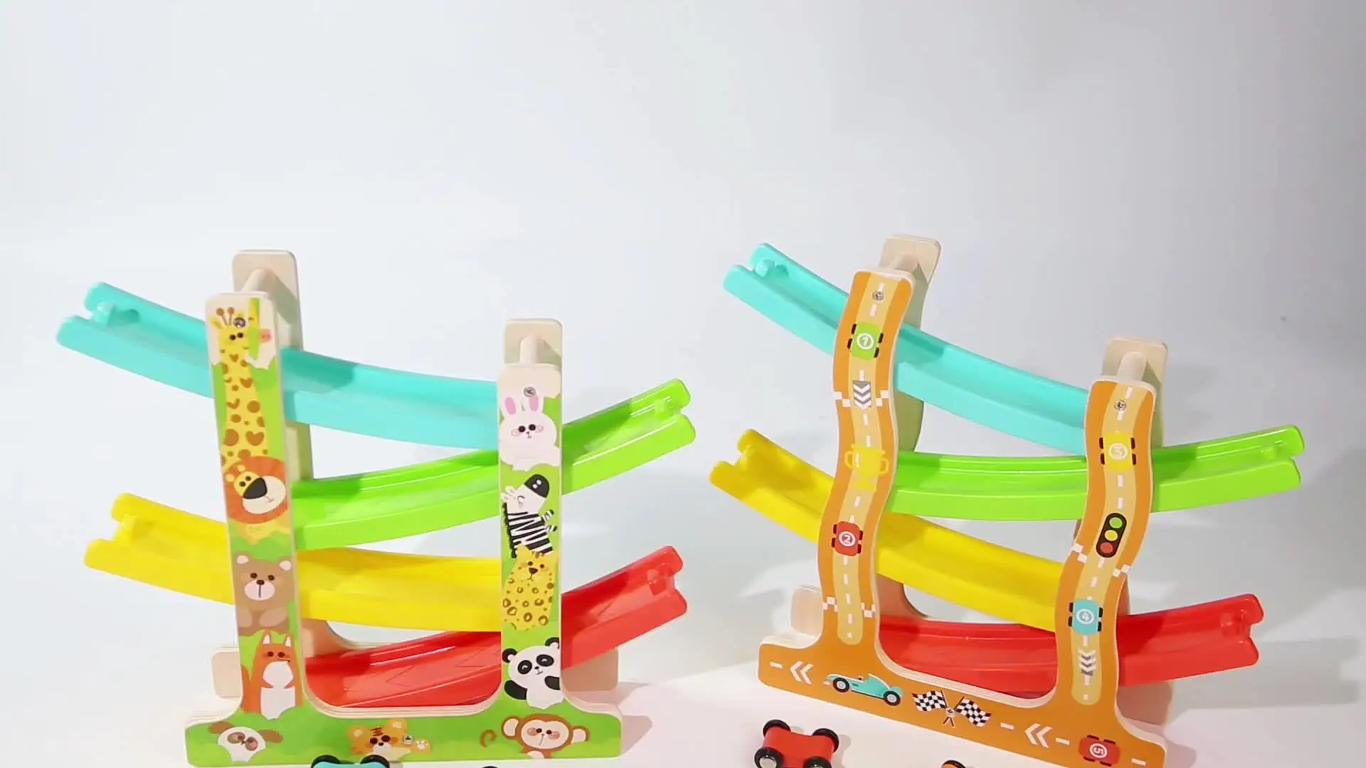 Circuit de voiture Montessori pour les enfants à partir de 2 ans Circuit de voiture Montessori pour les enfants à partir de 2 ans